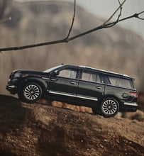 Load image into Gallery viewer, WTX 1:64 Green Navigator L Full Sized SUV Sports Model Diecast Metal Car New Collection
