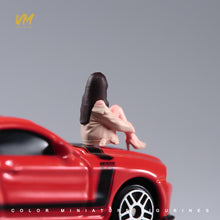 Load image into Gallery viewer, 1:24 Painted Figure Model Miniature Resin Diorama  Sand Sitting Casual Beauty
