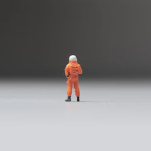 Load image into Gallery viewer, 1:64 Painted Unpainted Figure Model Miniature Resin Diorama Space Suit Astronaut New
