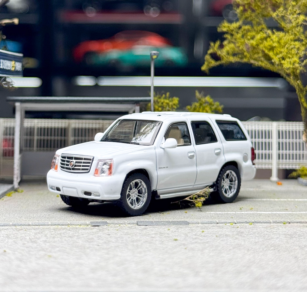 Masdi 1:64 White 2005 Escalade Full Size SUV Sport Model Diecast Metal Car BN