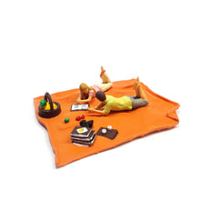 Load image into Gallery viewer, 1:64 Painted Figure Mini Model Miniature Resin Diorama Picni Camping Couple Food
