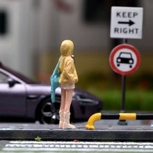 Load image into Gallery viewer, 1:24 Painted Figure Model Miniature Resin Diorama Sand Pretty Girl Yellow Hoodie
