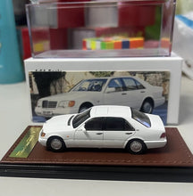 Load image into Gallery viewer, WTX 1:64 1994 White 600Sel W140 Sedan Classic Model Diecast Metal Car New Collection
