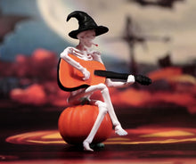 Load image into Gallery viewer, 1:64 Painted Figure Model Miniature Resin Diorama Toy Sand  White Skull Hat
