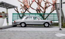 Load image into Gallery viewer, Maxwell 1:64 Silver 450SEL W116 Sedan Classic Sport Model Diecast Metal Car
