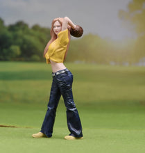 Load image into Gallery viewer, 1:24 Painted Figure Model Miniature Resin Diorama Casual Girl throwing baseball
