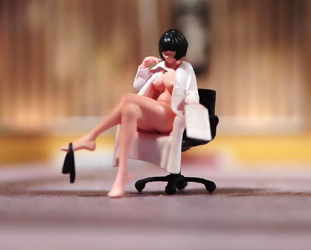 1:64 Painted Figure Model Miniature Resin Diorama Sand Sexy Sitting Lady Chair