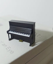 Load image into Gallery viewer, 1:64 Painted Figure Model Miniature Resin Diorama Sand Jazz Band Music Singer
