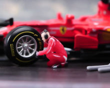 Load image into Gallery viewer, 1:64 Painted Figure Model Miniature Resin Diorama Sand Formula 1 Racing Racer
