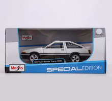 Load image into Gallery viewer, Maisto 1:24 White Sprinter Trueno AE86 Sport Open Model Diecast Metal Car New Collection
