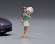Load image into Gallery viewer, 1:64 Painted Figure Model Miniature Resin Diorama Toy Sand Pretty Girl With Hat
