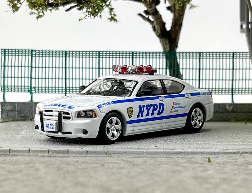 Rollin 1:64 White 2008 NYPD Charger Police Muscle Model Diecast Metal Car New Collection