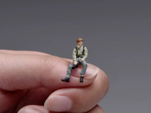 Load image into Gallery viewer, 1:64 Painted Figure Model Miniature Resin Diorama Toy Sand Photographer Cool Man
