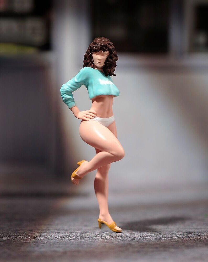 1:64 Painted Figure Model Miniature Resin Diorama Sand Sexy Beauty Girl Standing New