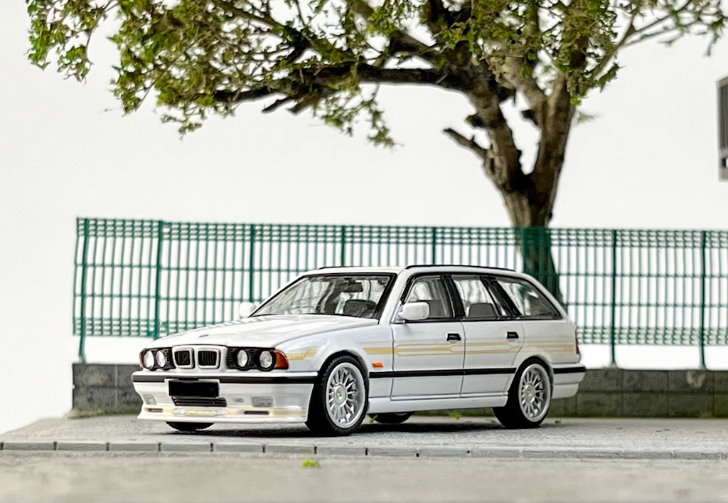 Mortal 1:64 HEC White E34 ALPINA B10 TOURING Sport Model Diecast Metal Car BN