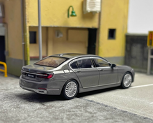 Load image into Gallery viewer, MINIGT 1:64 Gray 750Li xDrive Sedan Sports Model Diecast Metal Car #515
