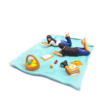 Load image into Gallery viewer, 1:64 Painted Figure Mini Model Miniature Resin Diorama Picnic Mat Camping Couple
