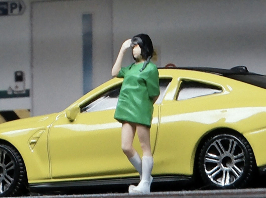 1:64 Painted Figure Mini Model Miniature Resin Diorama Green Tee Girl Lady Cute