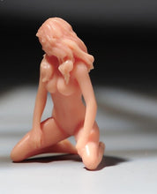 Load image into Gallery viewer, 1:64 Painted Unpainted Figure Model Miniature Resin Diorama Kneeling Sexy Beauty New

