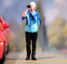 Load image into Gallery viewer, 1:64 Painted Figure Model Miniature Resin Diorama Sand Drinking Standing Man Boy
