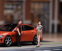 Load image into Gallery viewer, 1:24 Painted Figure Model Miniature Resin Diorama Sand couple Lovers Lady Man
