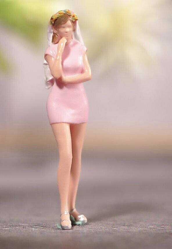 1:64 Painted Figure Model Miniature Resin Diorama Standing Posture Romantic Girl New