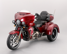 Load image into Gallery viewer, Maisto 1:12 Red 2021 CVO TRI Glide Sports Model Toy Diecast Metal Motorcycle
