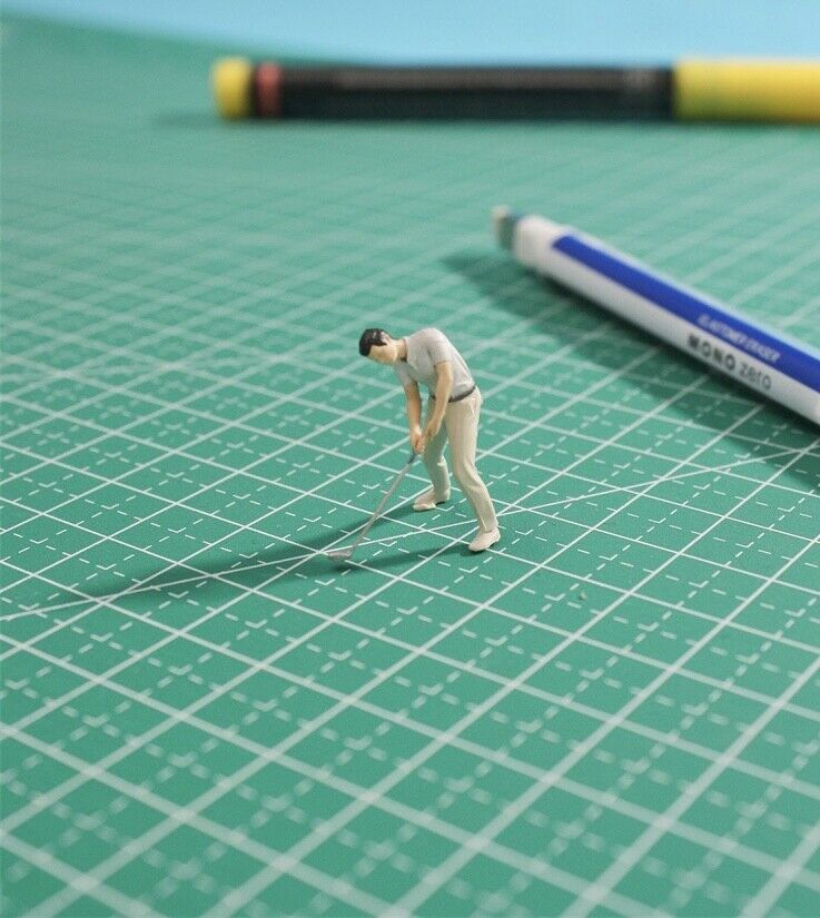 1:64 Painted Figure Model Miniature Resin Diorama Sand Toy Golf Sport Scene Man