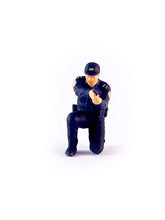 Load image into Gallery viewer, 1:64 Painted Figure Mini Model Miniature Resin Diorama Sand Toy Policeman Police New
