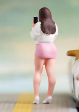 Load image into Gallery viewer, 1:64 Painted Figure Model Miniature Resin Diorama Sand Selfie Pretty Girl Lady
