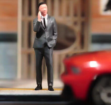 Load image into Gallery viewer, 1:64 Painted Figure Model Miniature Resin Diorama Sand Man In Suit On Phone Toy New Collection
