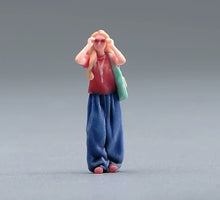 Load image into Gallery viewer, 1:64 Painted Figure Model Miniature Resin Diorama Sand Fashion Lady Sunglasses
