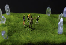 Load image into Gallery viewer, 1:64 Painted Figure Model Miniature Resin Diorama Sand Stargazers Skygazers New
