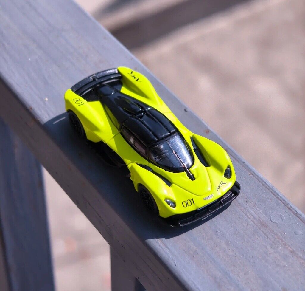TSC 1:64 Yellow Green VALKYRIE Super Racing Sports Model Diecast Metal Car New Collection