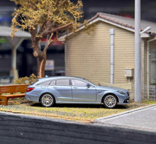 Load image into Gallery viewer, King 1:64 ice Blue CLS63 Shooting Brake Wagon Sport Model Diecast Metal Car
