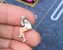 Load image into Gallery viewer, 1:64 Painted Figure Mini Model Miniature Resin Diorama Sand Trendy Fashion Girl
