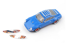 Load image into Gallery viewer, XCARTOYS 1:64 Blue Singer 964 Wakeboard Sports Model Toy Diecast Metal Car
