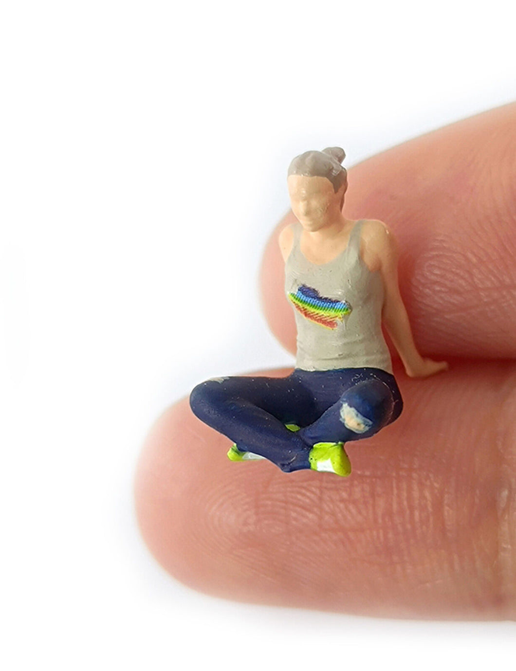 1:64 Painted Figure Mini Model Miniature Resin Diorama Sitting Cross Legged Girl