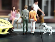 Load image into Gallery viewer, 1:64 Painted Figure Model Miniature Resin Diorama Sand Shopping Couples Lovers New

