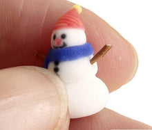 Load image into Gallery viewer, 1:64 Painted Figure Mini Model Miniature Resin Diorama Sand Toy Snowman Set Cute
