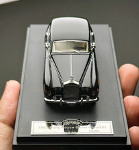 Load image into Gallery viewer, GFCC 1:64 Black 1955 Silver Cloud I Classic Vintage Model Diecast Metal Car

