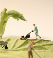 Load image into Gallery viewer, 1:64 Painted Figure Model Miniature Resin Diorama Sand Gardener Worker Pruning
