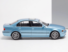 Load image into Gallery viewer, DCM 1:64 Blue M5 E39 Sedan Sports Model Diecast Metal Car BN
