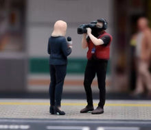 Load image into Gallery viewer, 1:64 Painted Figure Model Miniature Resin Diorama street interview Host Camera
