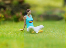 Load image into Gallery viewer, 1:64 Painted Figure Model Miniature Resin Diorama Outdoor Picnic Camping Reading Collection
