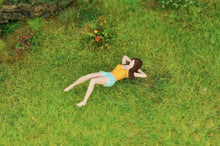 Load image into Gallery viewer, 1:64 Painted Figure Model Miniature Resin Diorama Outdoor Picnic Camping Reading Collection
