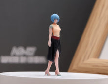 Load image into Gallery viewer, 1:64 Painted Figure Model Miniature Resin Diorama Toy Sand Sexy Girl Lady Beauty
