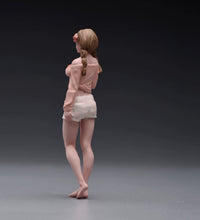 Load image into Gallery viewer, 1:24 Painted Figure Model Miniature Resin Diorama Cute Pretty Girl Lady Woman
