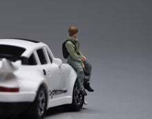 Load image into Gallery viewer, 1:64 Painted Figure Model Miniature Resin Diorama Toy Sand Photographer Cool Man
