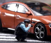 Load image into Gallery viewer, 1:64 Painted Figure Model Miniature Resin Sand Policeman Set Five People Police
